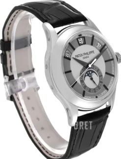 Complicated Annual Calender Silverfärgad/Läder Ø40 mm