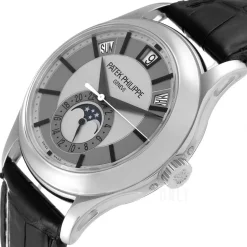 Complicated Annual Calender Silverfärgad/Läder Ø40 mm